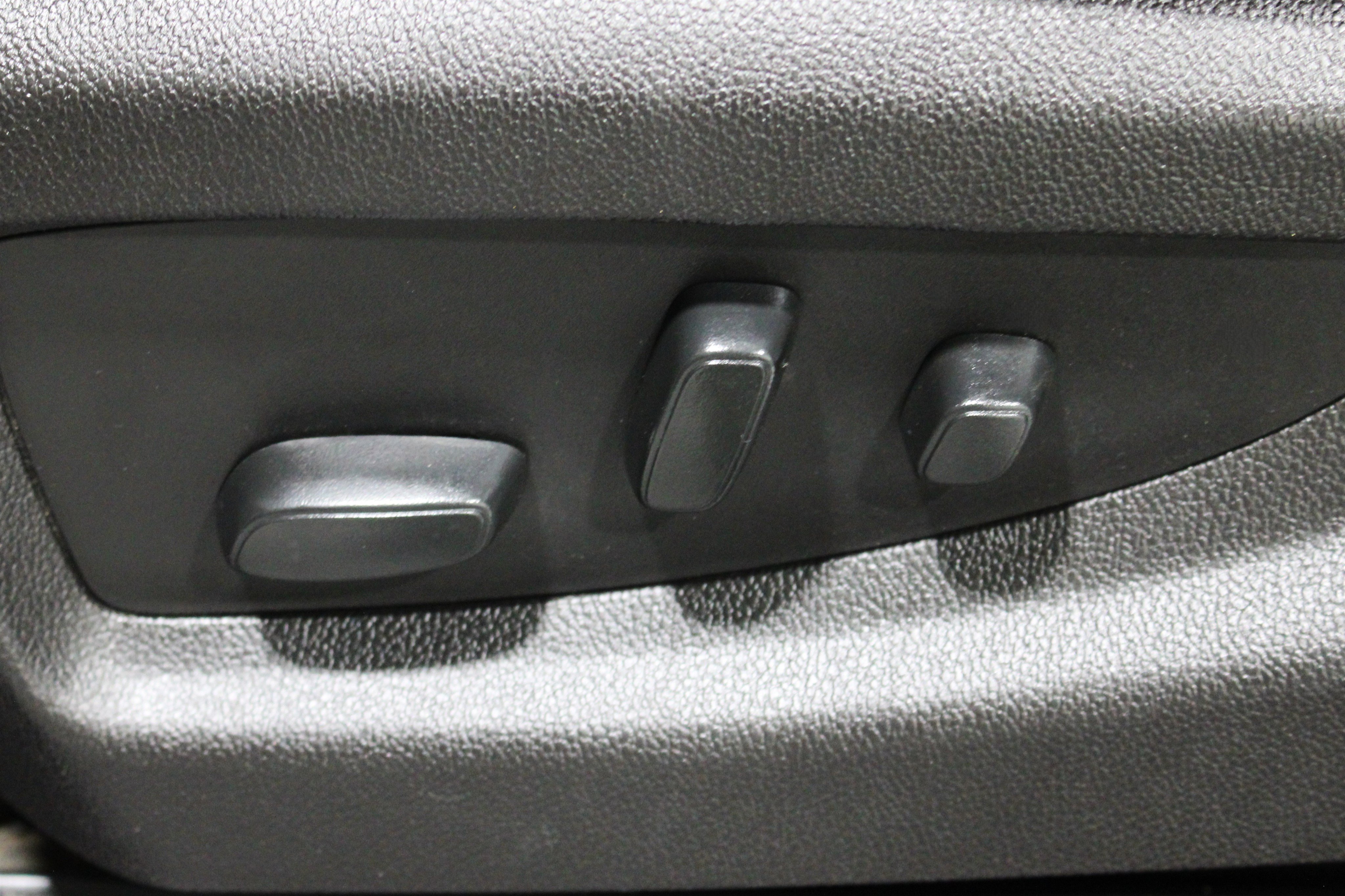 Used 2018 Chevrolet Silverado 2500 LTZ w/ Duramax Plus Package AWD/4WD image 5