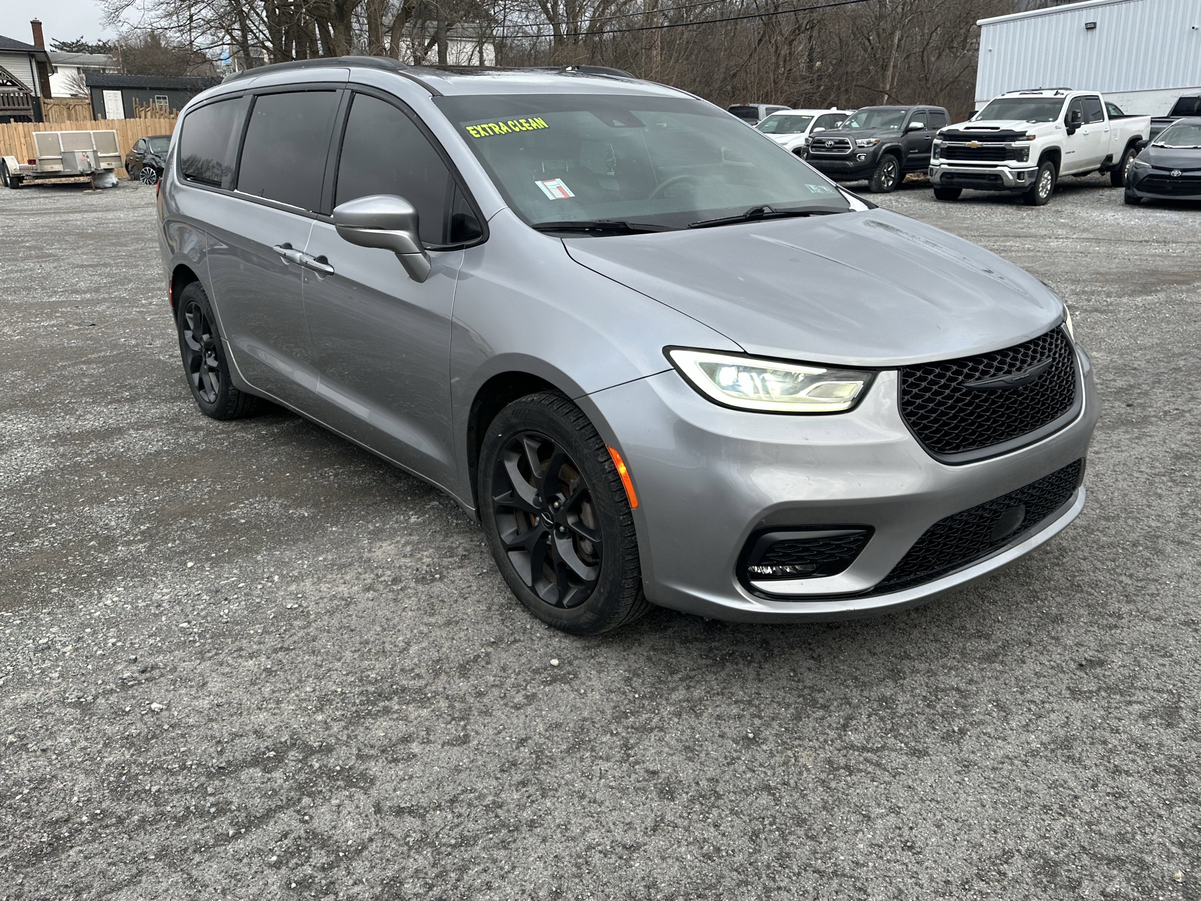 Used 2021 Chrysler Pacifica Limited w/ S Appearance Package image 3