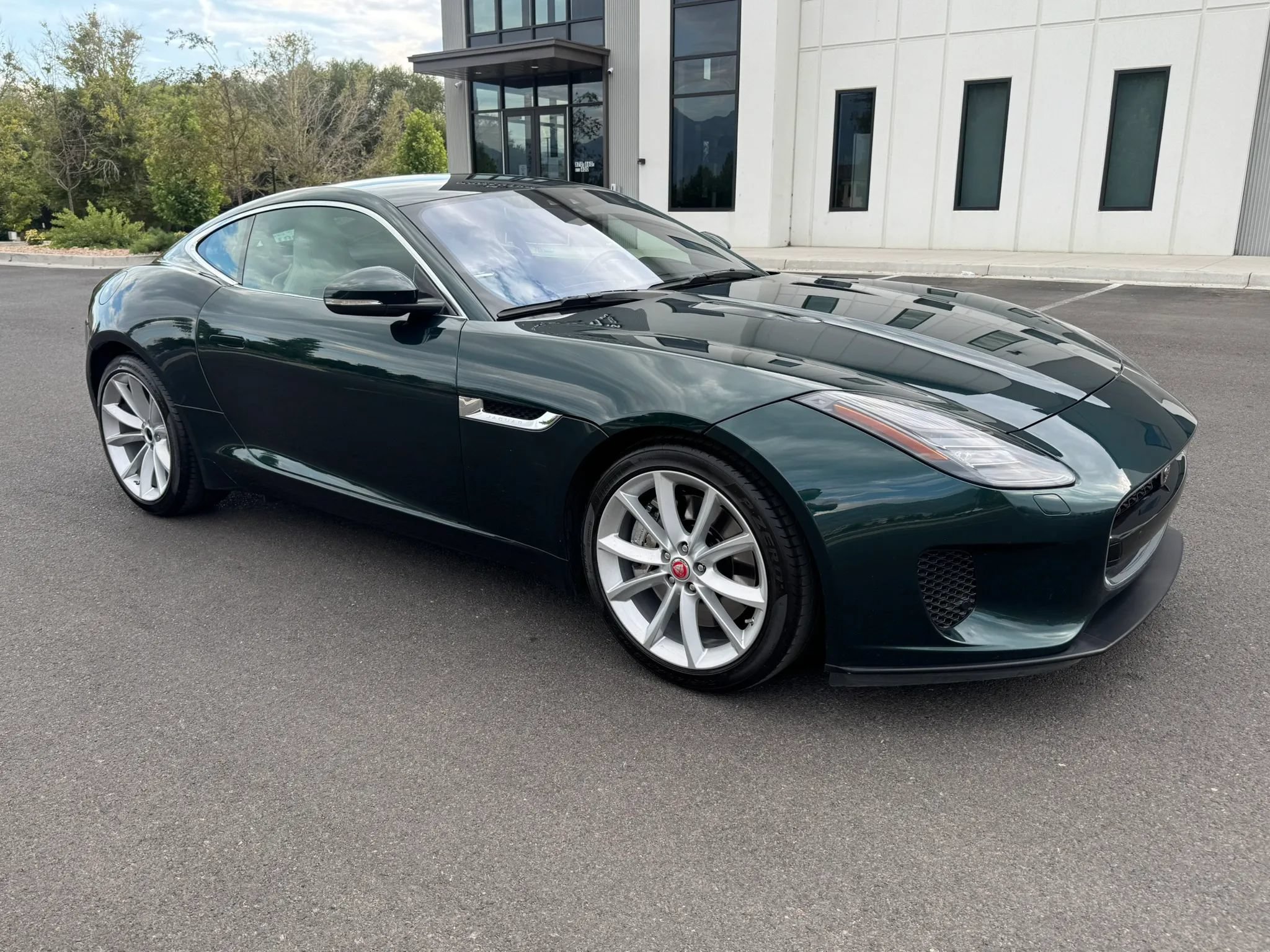Used 2018 Jaguar F-TYPE Coupe RWD image 9