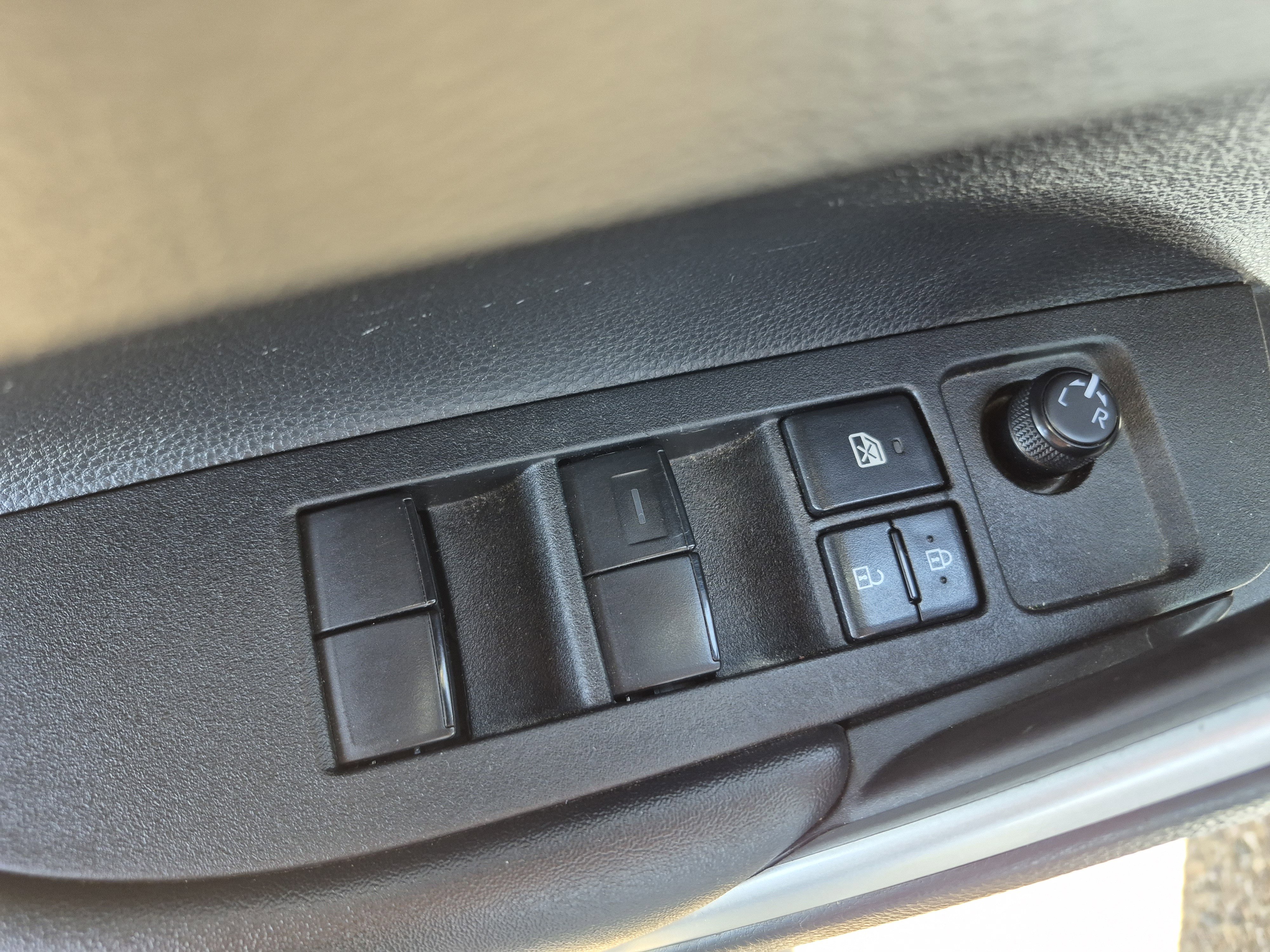 Used 2025 Toyota Corolla Cross AWD Hybrid image 13
