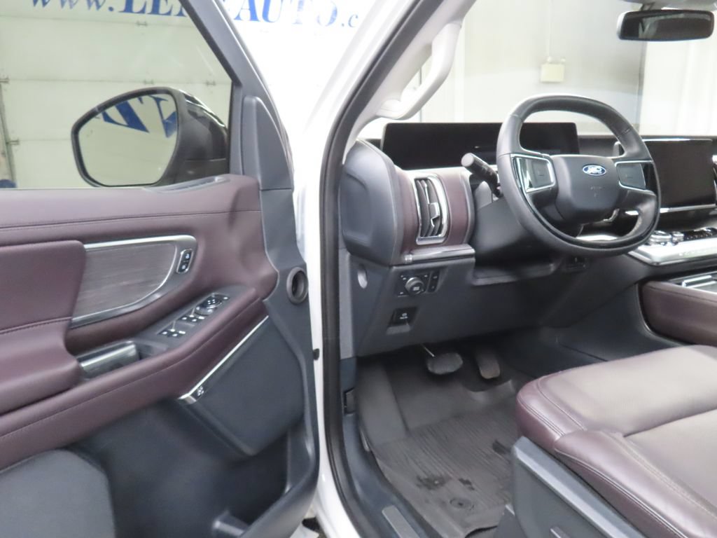 Used 2025 Ford Expedition Platinum w/ Platinum Ultimate Package AWD/4WD image 46