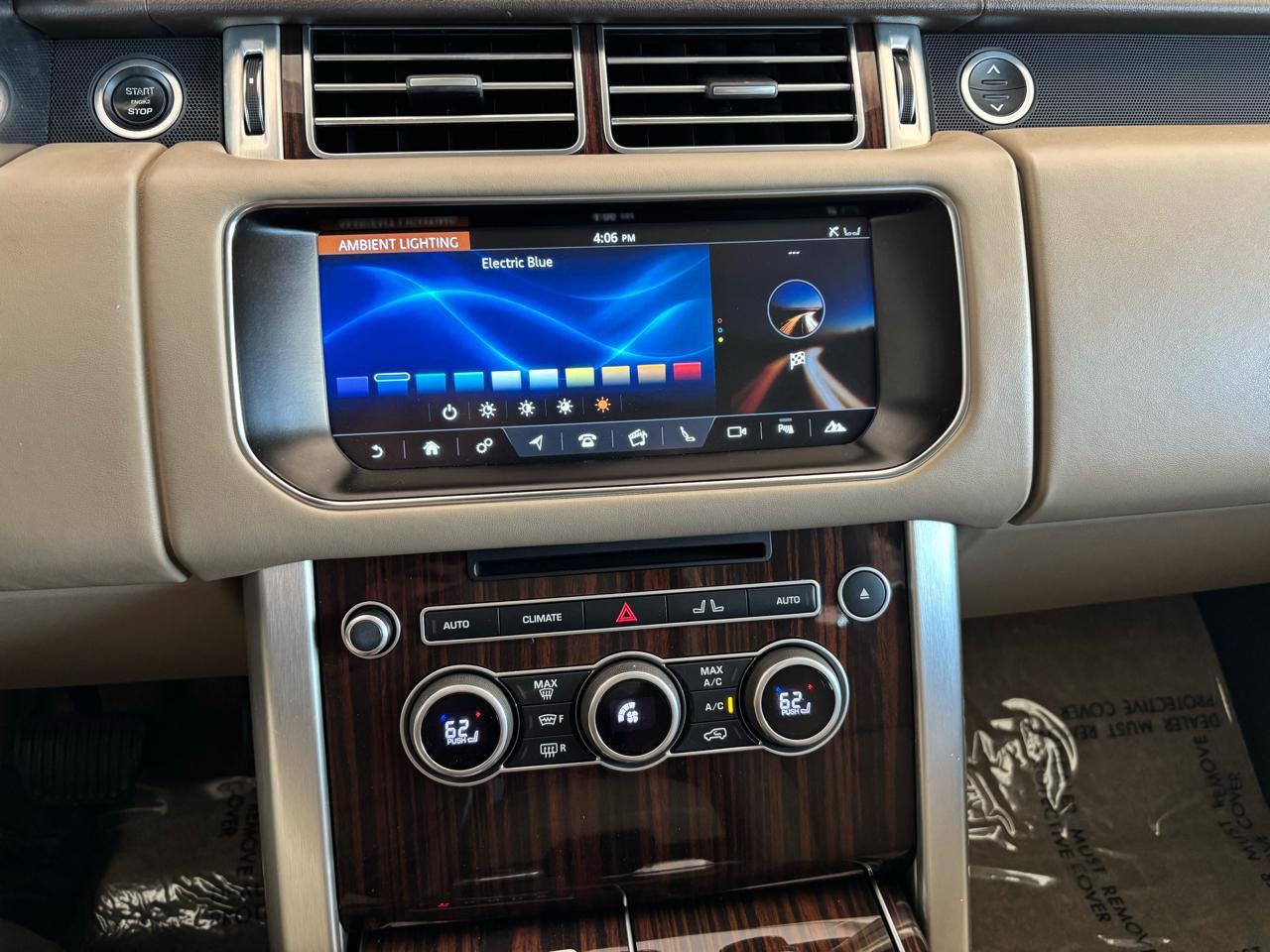 Used 2017 Land Rover Range Rover HSE image 25