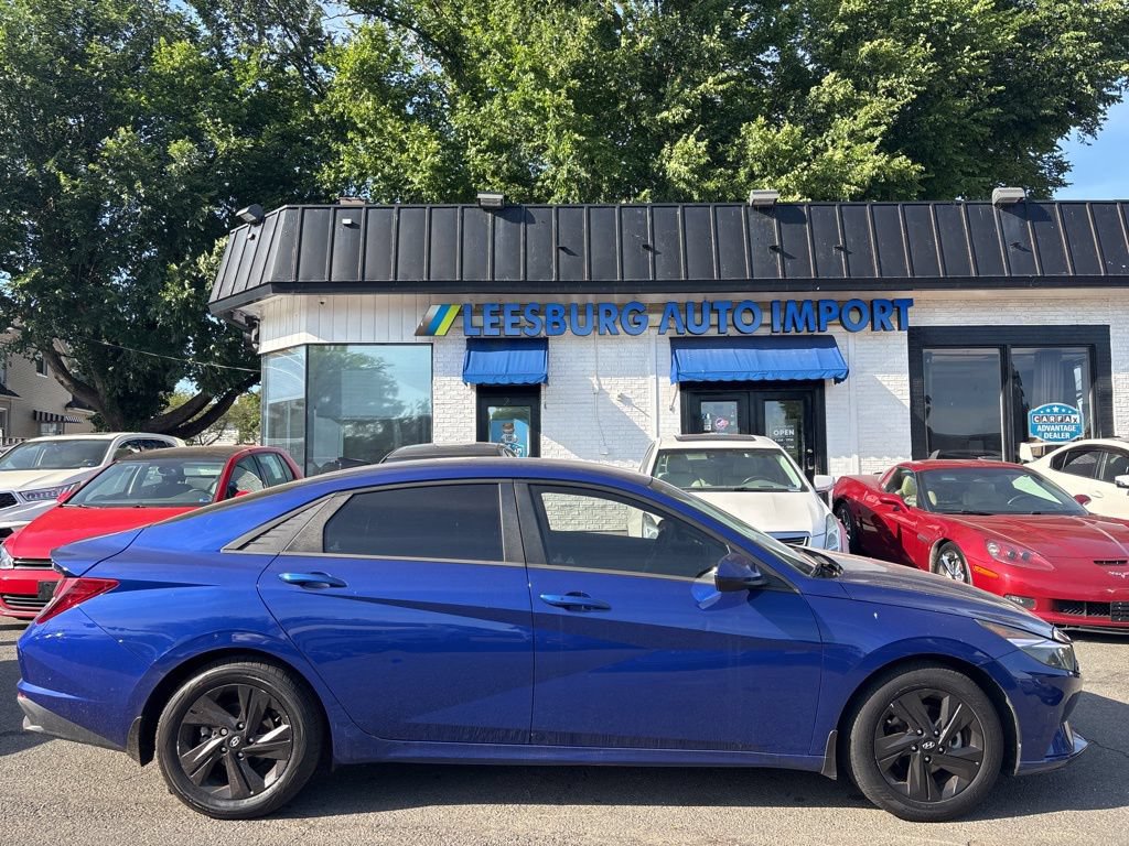 Used 2022 Hyundai Elantra SEL w/ Convenience Package FWD image 6
