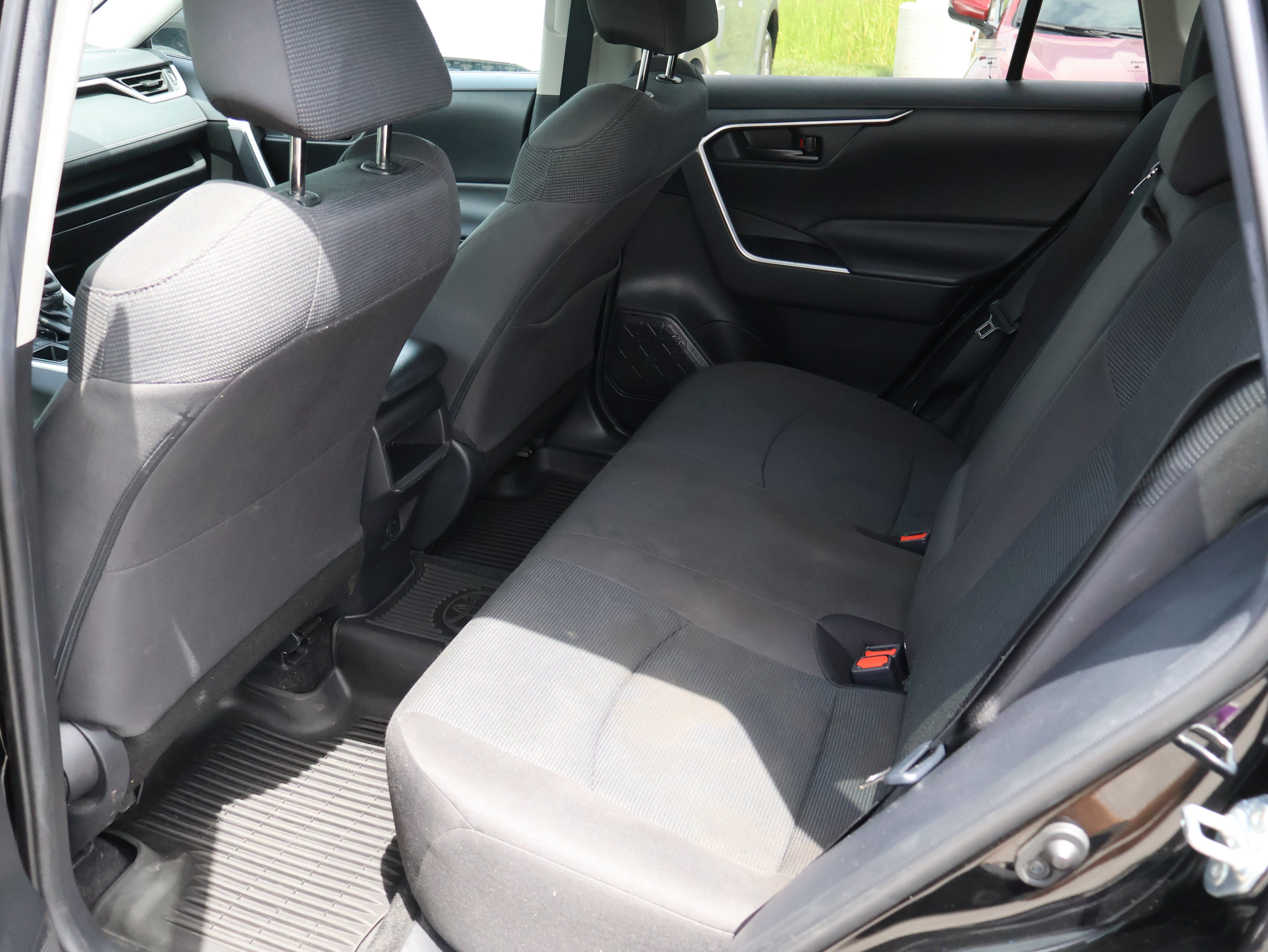 Used 2020 Toyota RAV4 LE AWD/4WD image 9