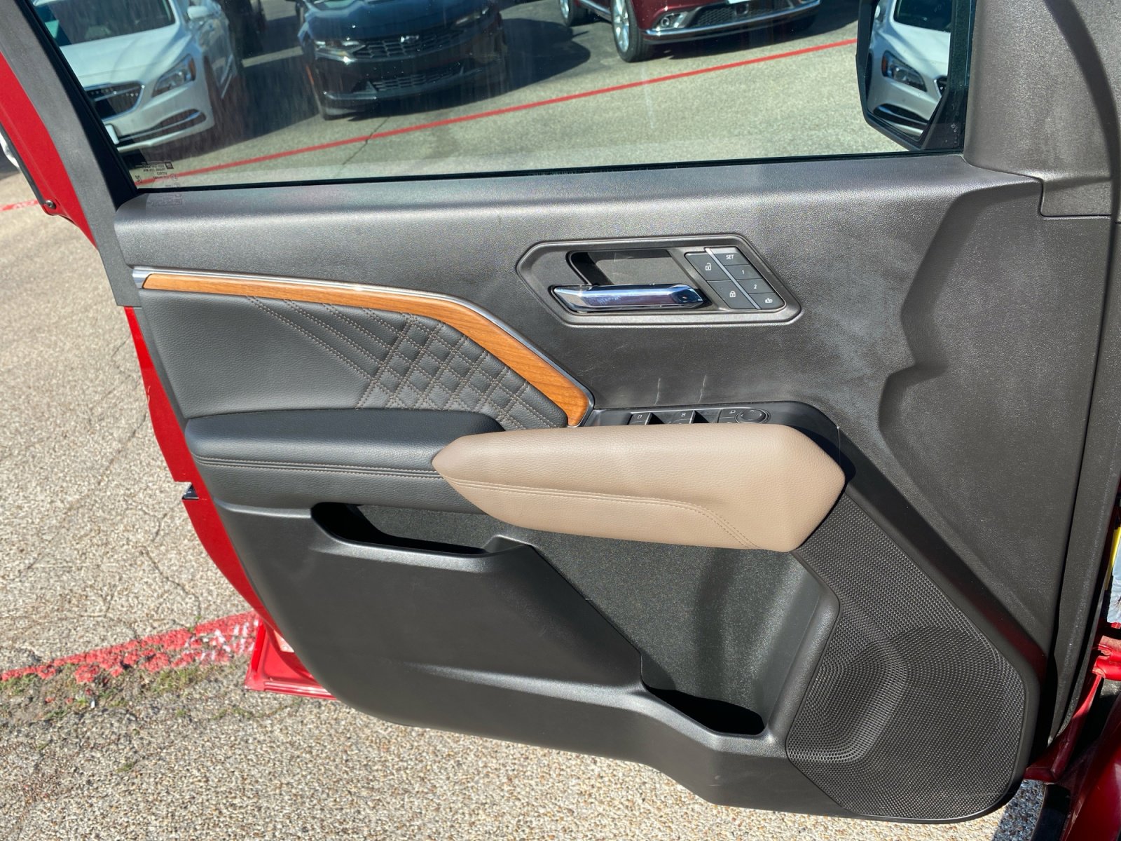 Used 2023 GMC Canyon Denali image 30