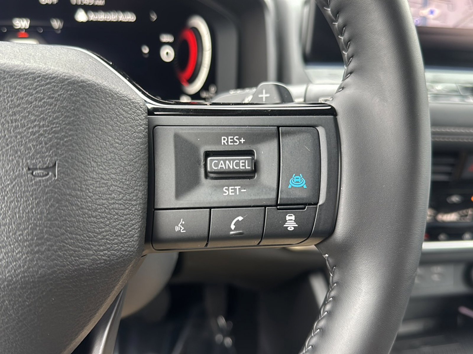Used 2025 Nissan Rogue SL w/ SL Premium Package AWD/4WD image 32