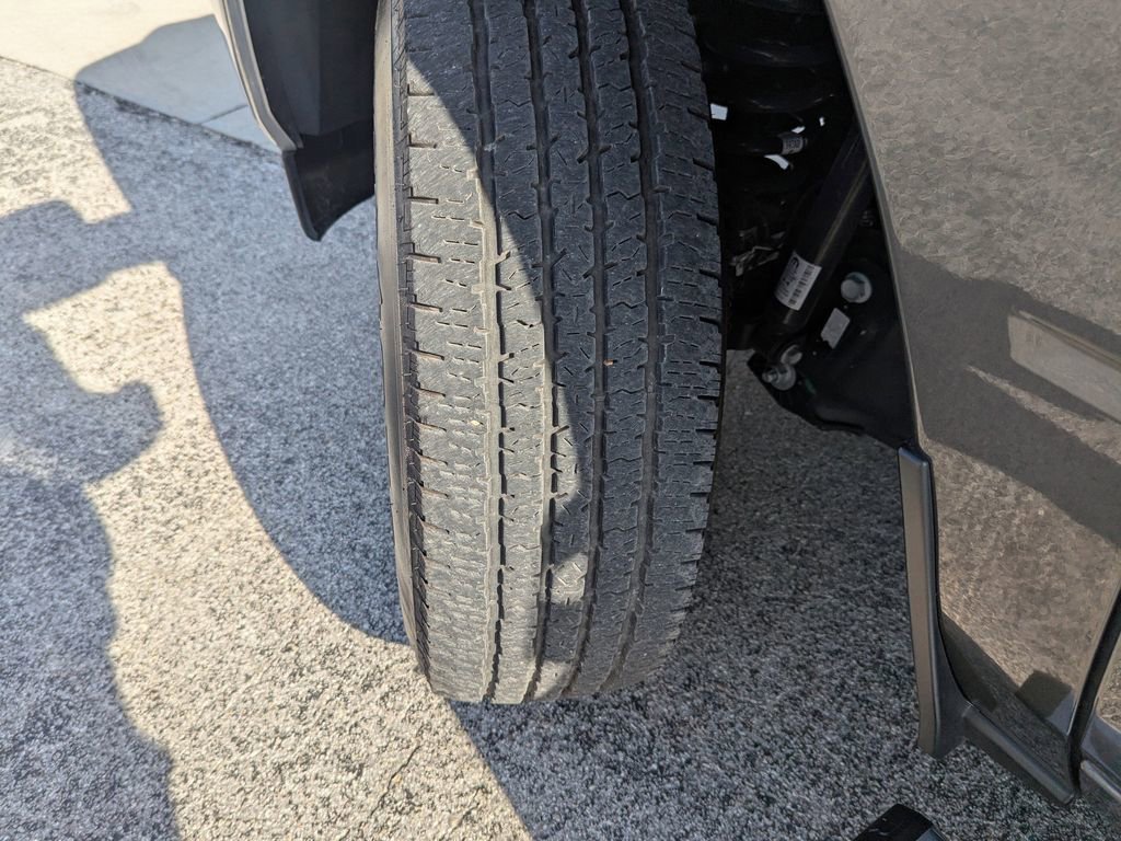 Used 2024 RAM 2500 Tradesman w/ Chrome Appearance Group image 29