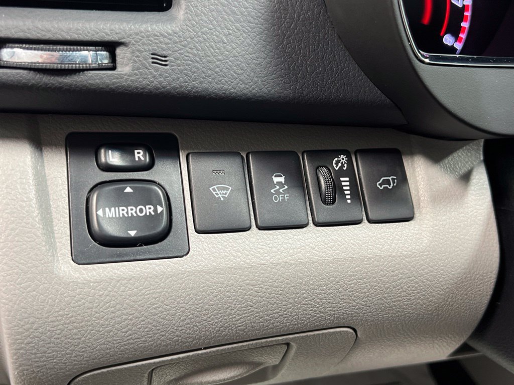 Used 2013 Toyota Highlander Limited FWD image 45