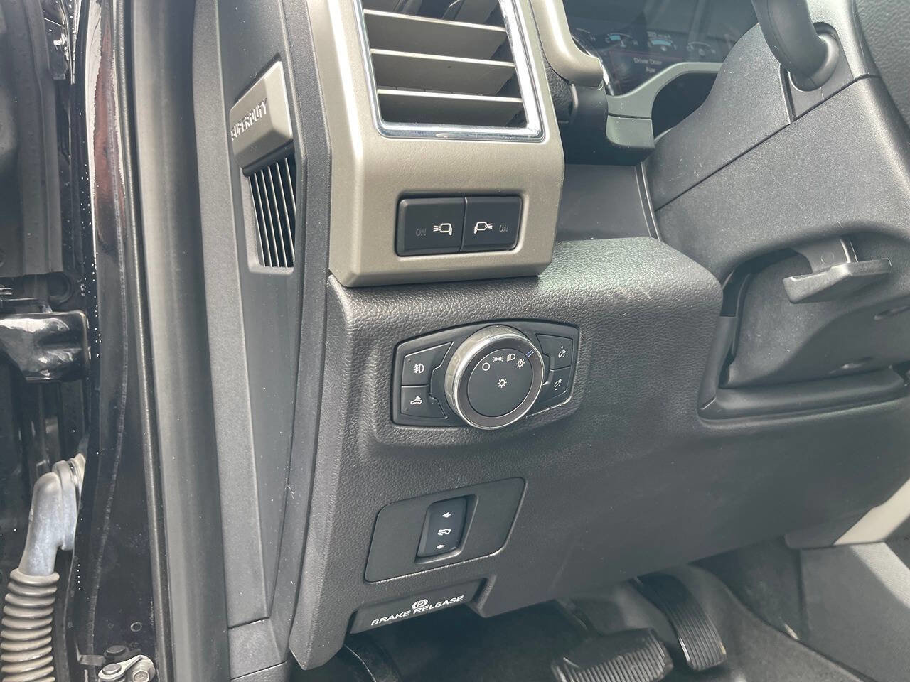 Used 2017 Ford F250 Lariat w/ Lariat Value Package image 28