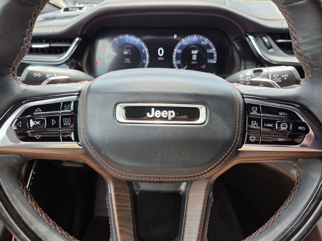 Used 2023 Jeep Grand Cherokee Summit w/ Luxury Tech Group V AWD/4WD image 36