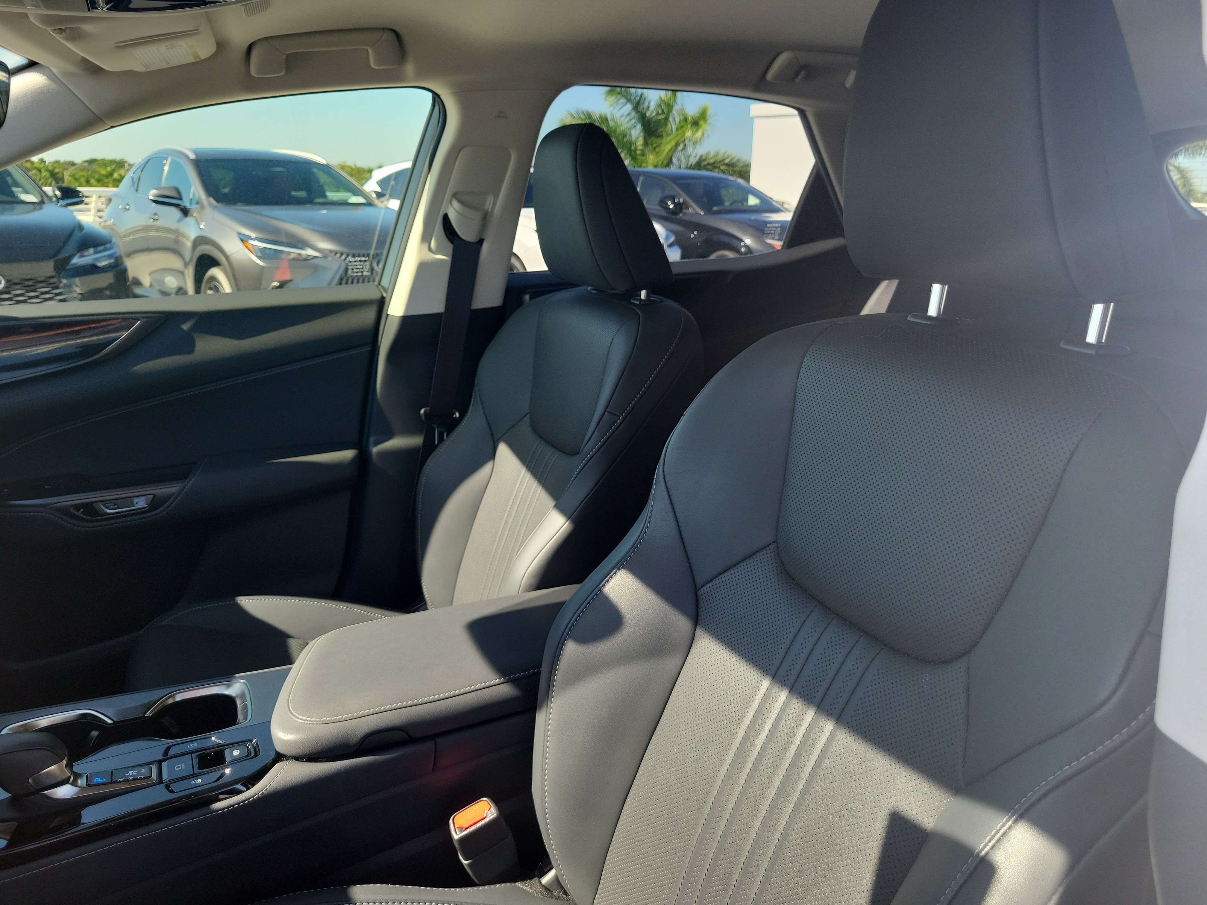 Used 2024 Lexus NX 250 FWD w/ Towing Package (2000 Lbs) image 20