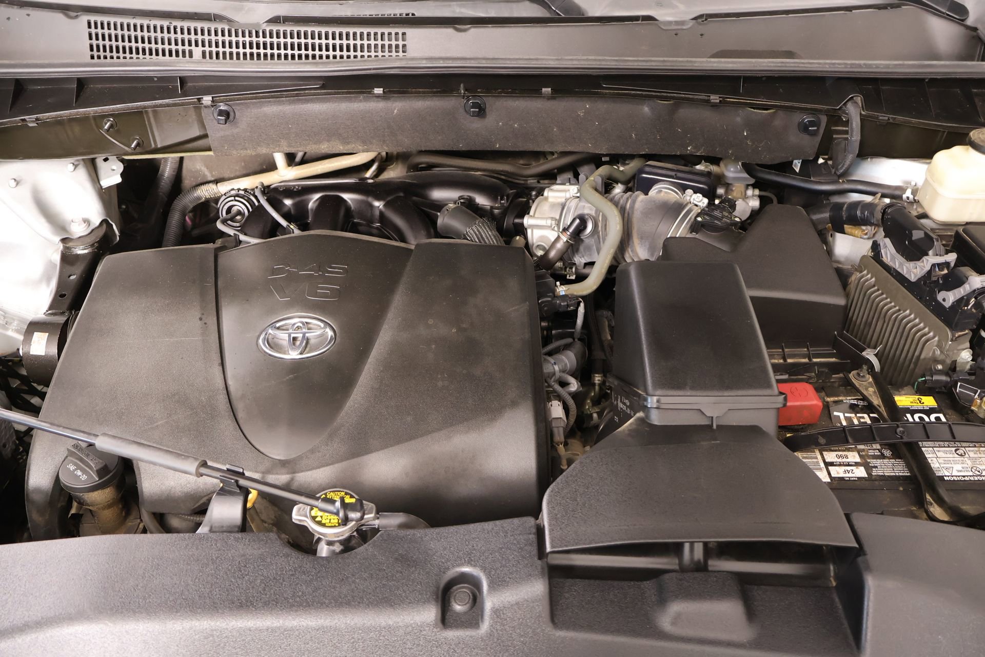 Used 2017 Toyota Highlander Plus FWD image 20