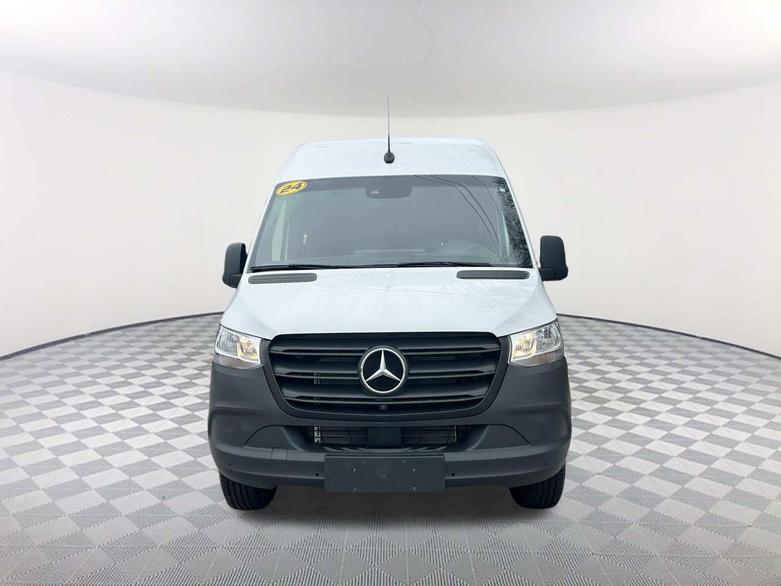Used 2024 Mercedes-Benz Sprinter 2500 video 2