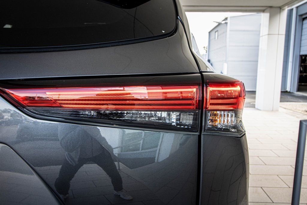 Used 2023 Toyota Highlander Limited image 17