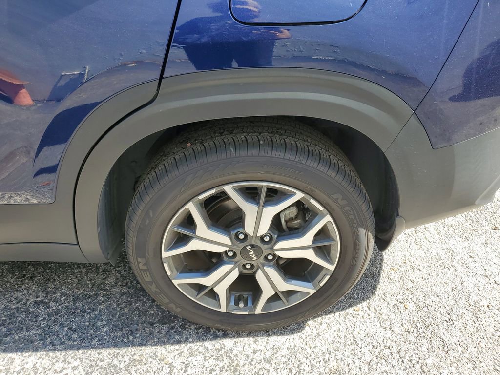 Certified 2023 Kia Seltos EX image 10