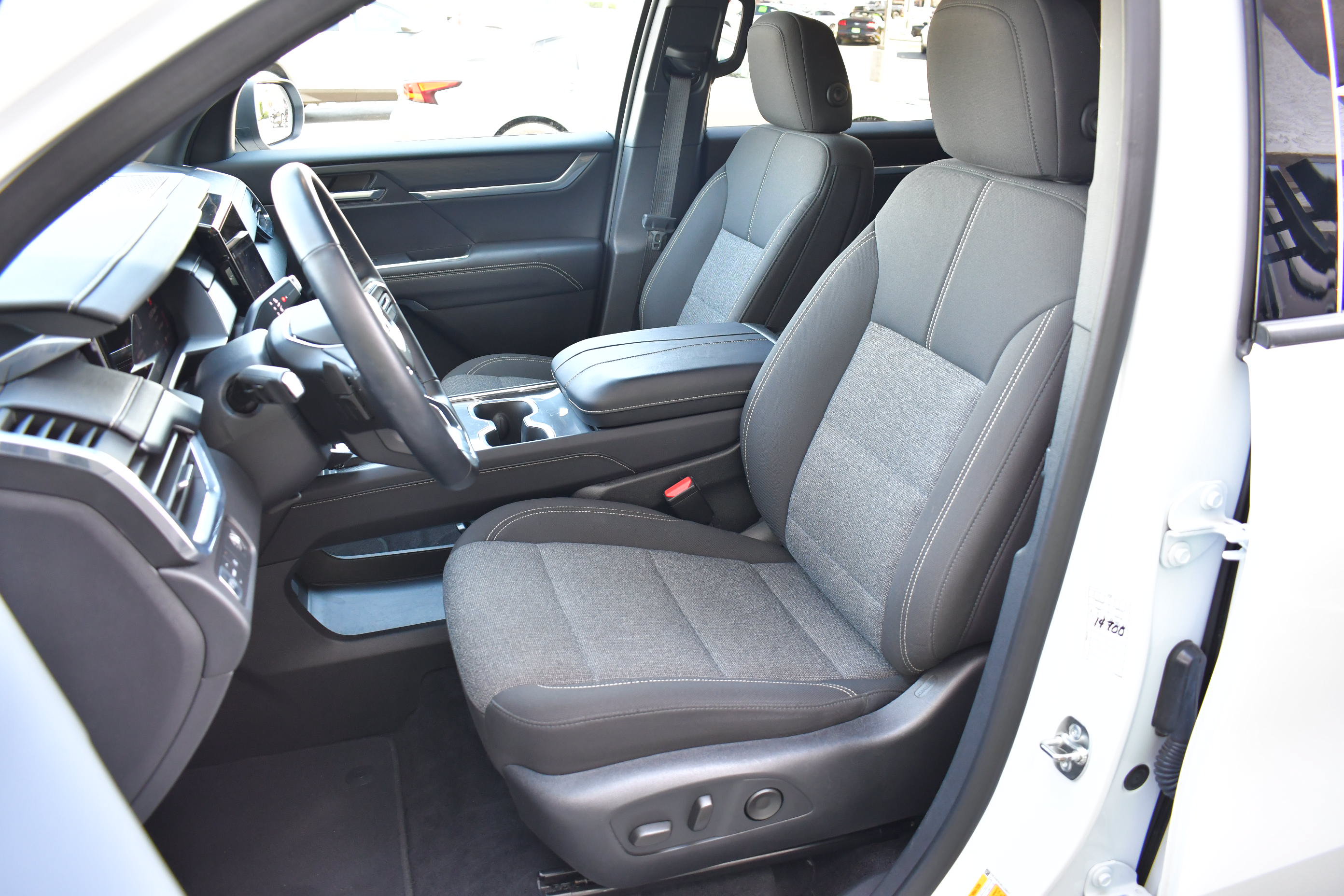 Used 2025 GMC Acadia Elevation FWD image 21