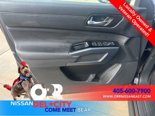 Used 2025 Nissan Pathfinder SL image 15