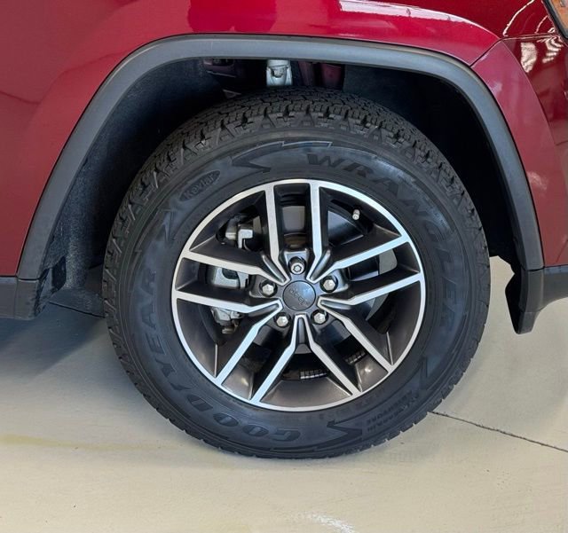 Used 2020 Jeep Grand Cherokee Laredo w/ Laredo X Package AWD/4WD image 28
