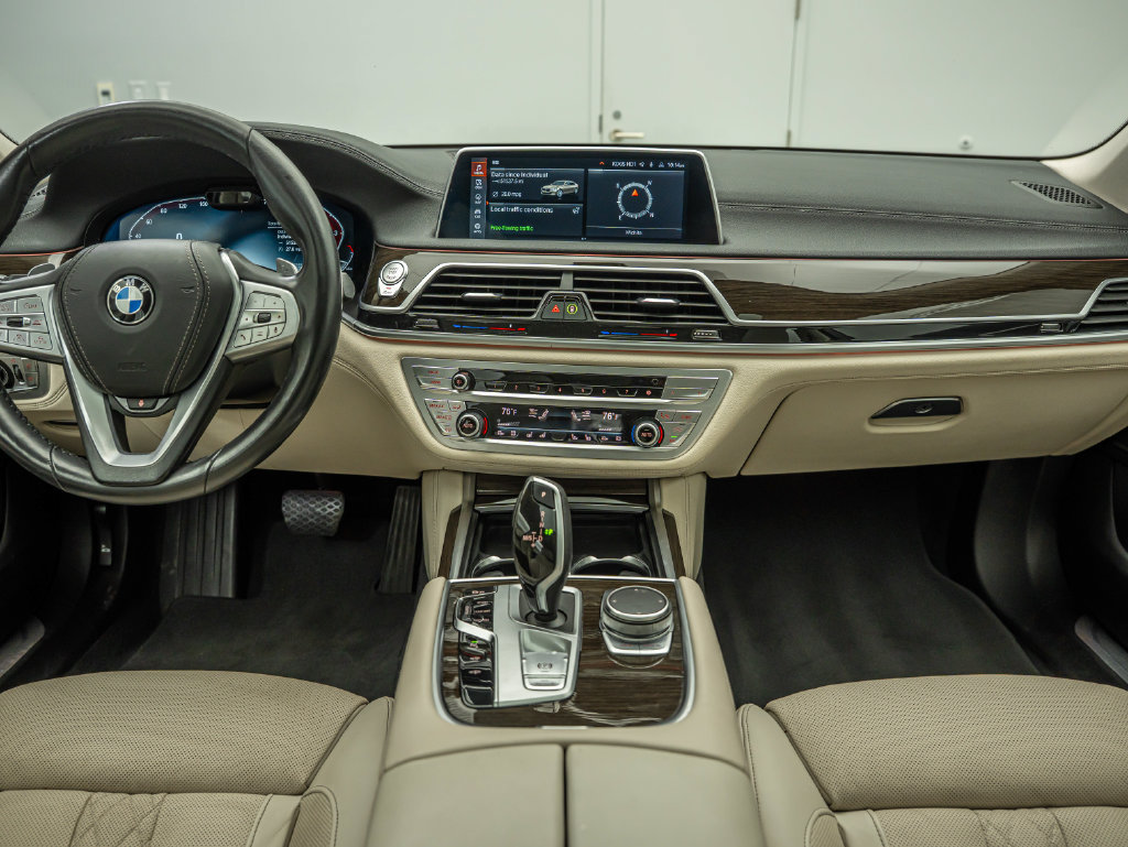 Used 2022 BMW 750i xDrive AWD/4WD image 30
