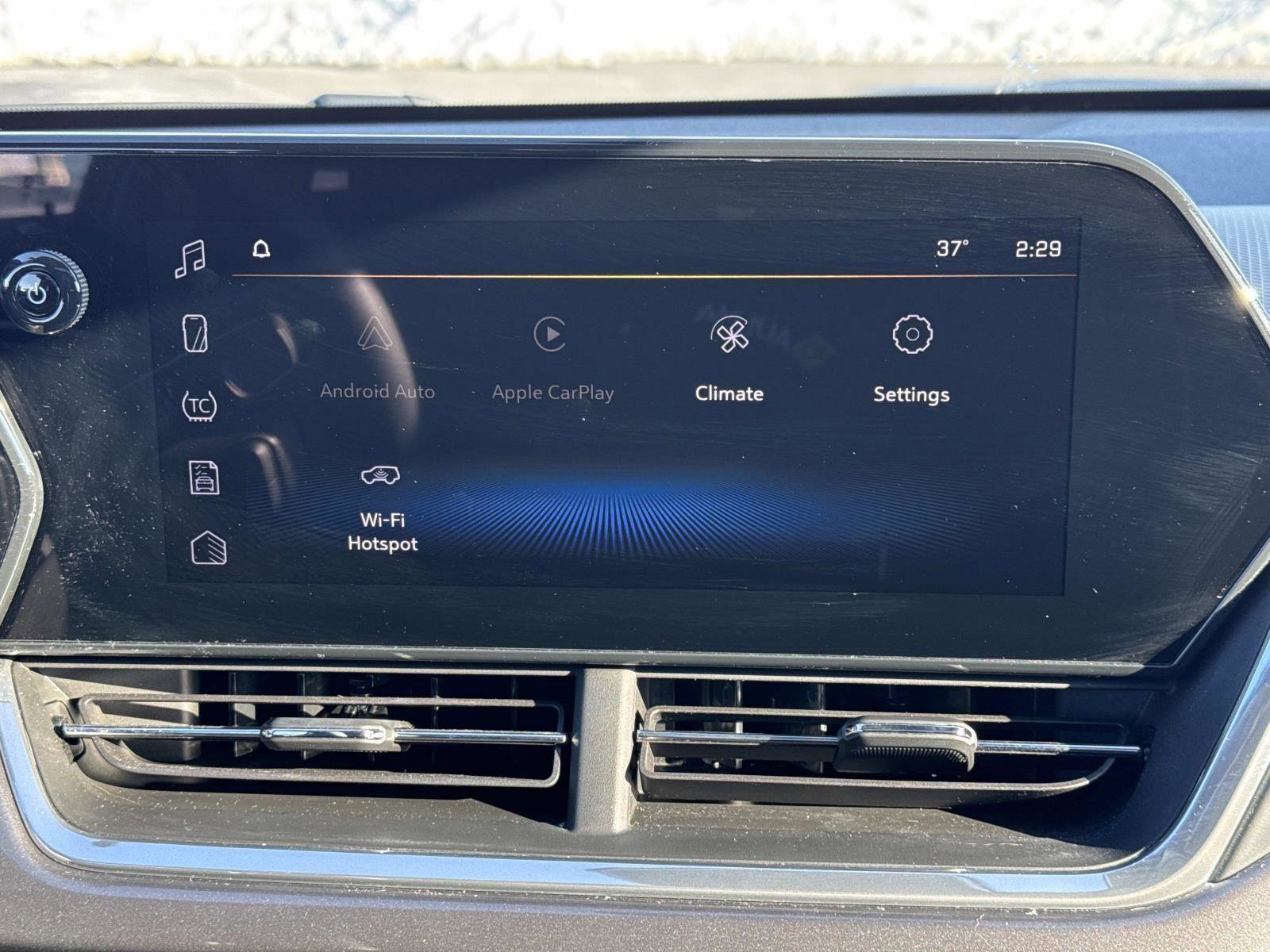 Used 2024 Chevrolet Trax ACTIV w/ Sunroof Package image 4