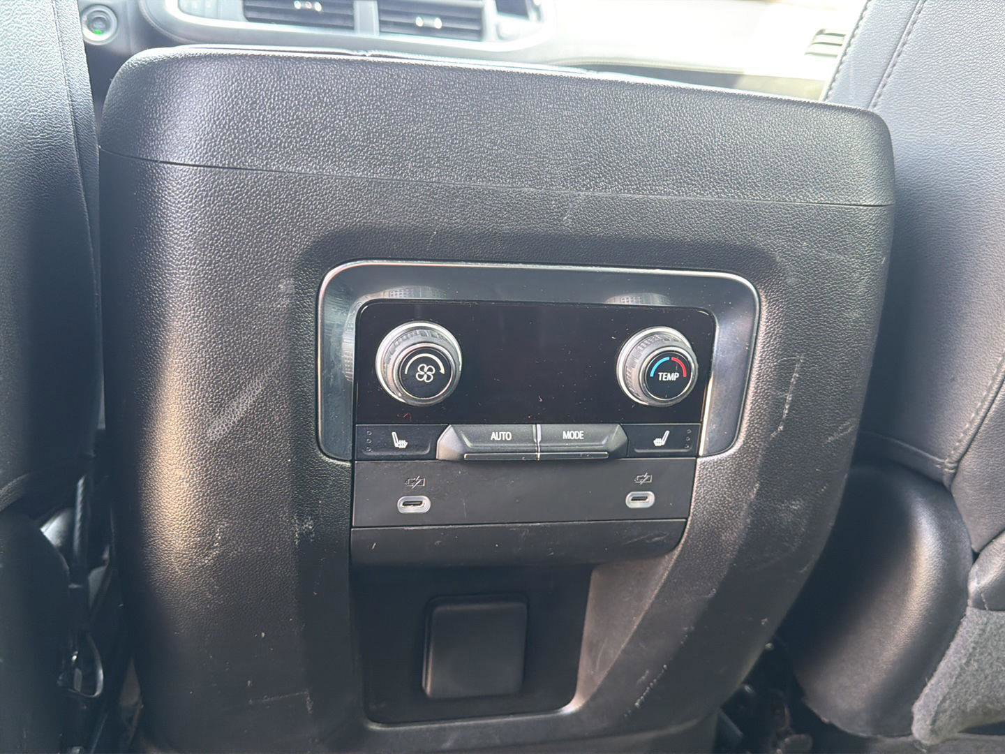 Used 2023 Chevrolet Suburban Premier image 15