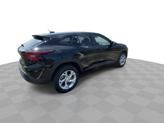 Used 2024 Chevrolet Trax LS w/ LS Convenience Package FWD image 2