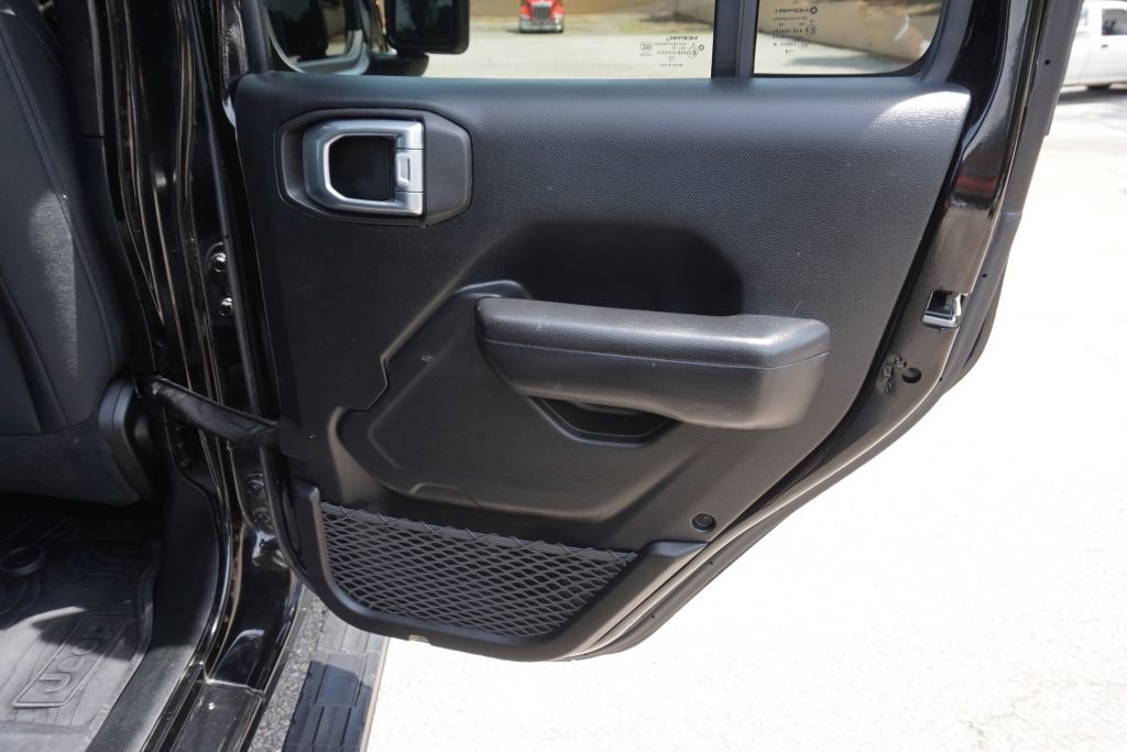Used 2018 Jeep Wrangler Unlimited Sport S image 32