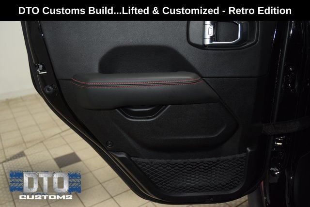 Used 2025 Jeep Wrangler Unlimited Rubicon w/ Convenience Group AWD/4WD image 48