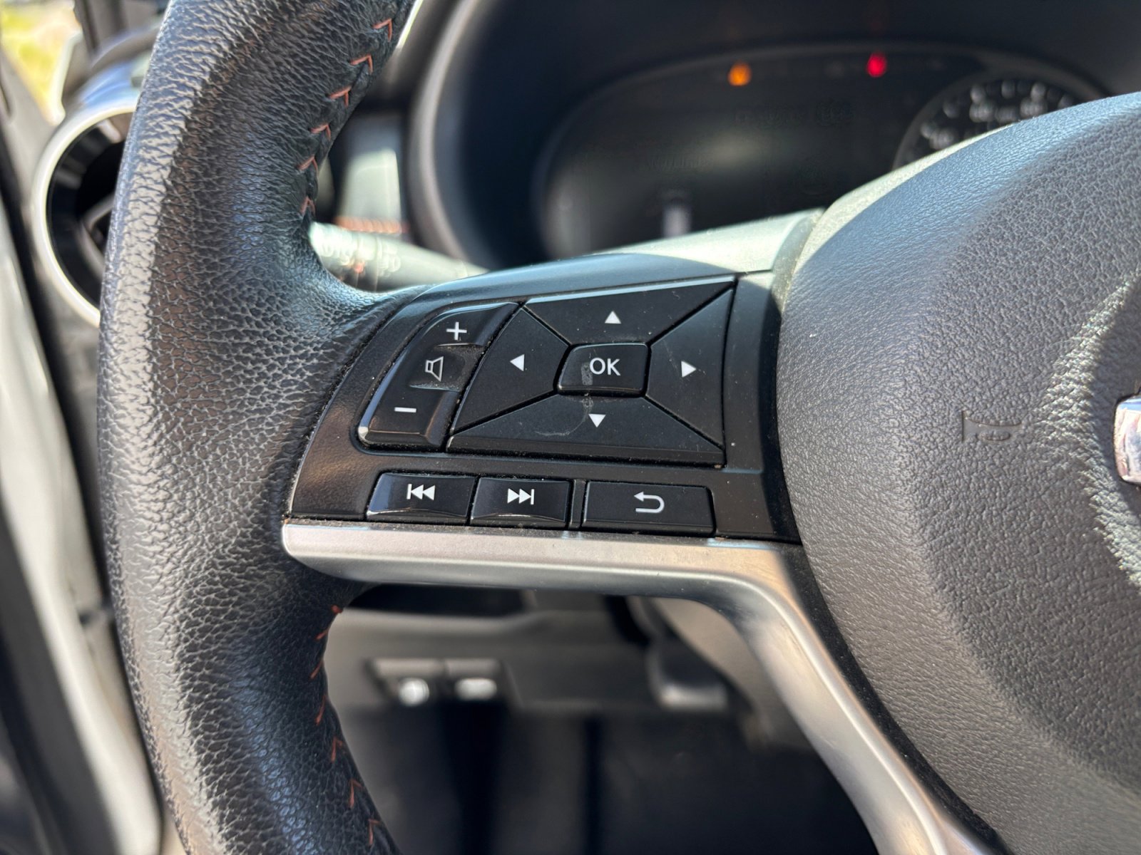 Used 2021 Nissan Kicks SR FWD image 30
