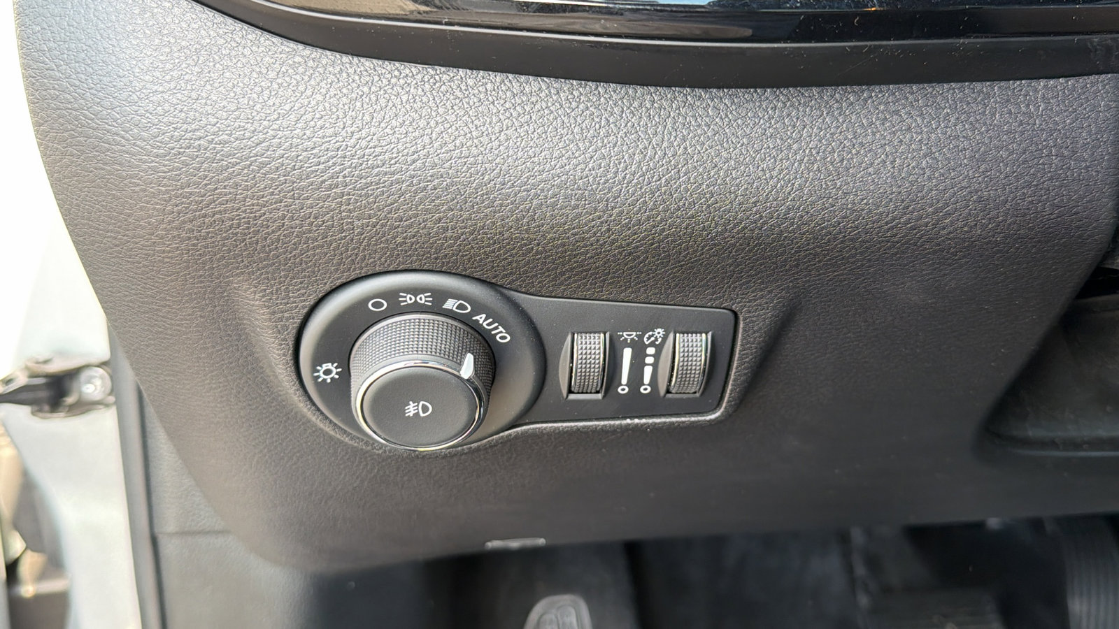 Used 2025 Jeep Compass Limited w/ High Altitude Package AWD/4WD image 25
