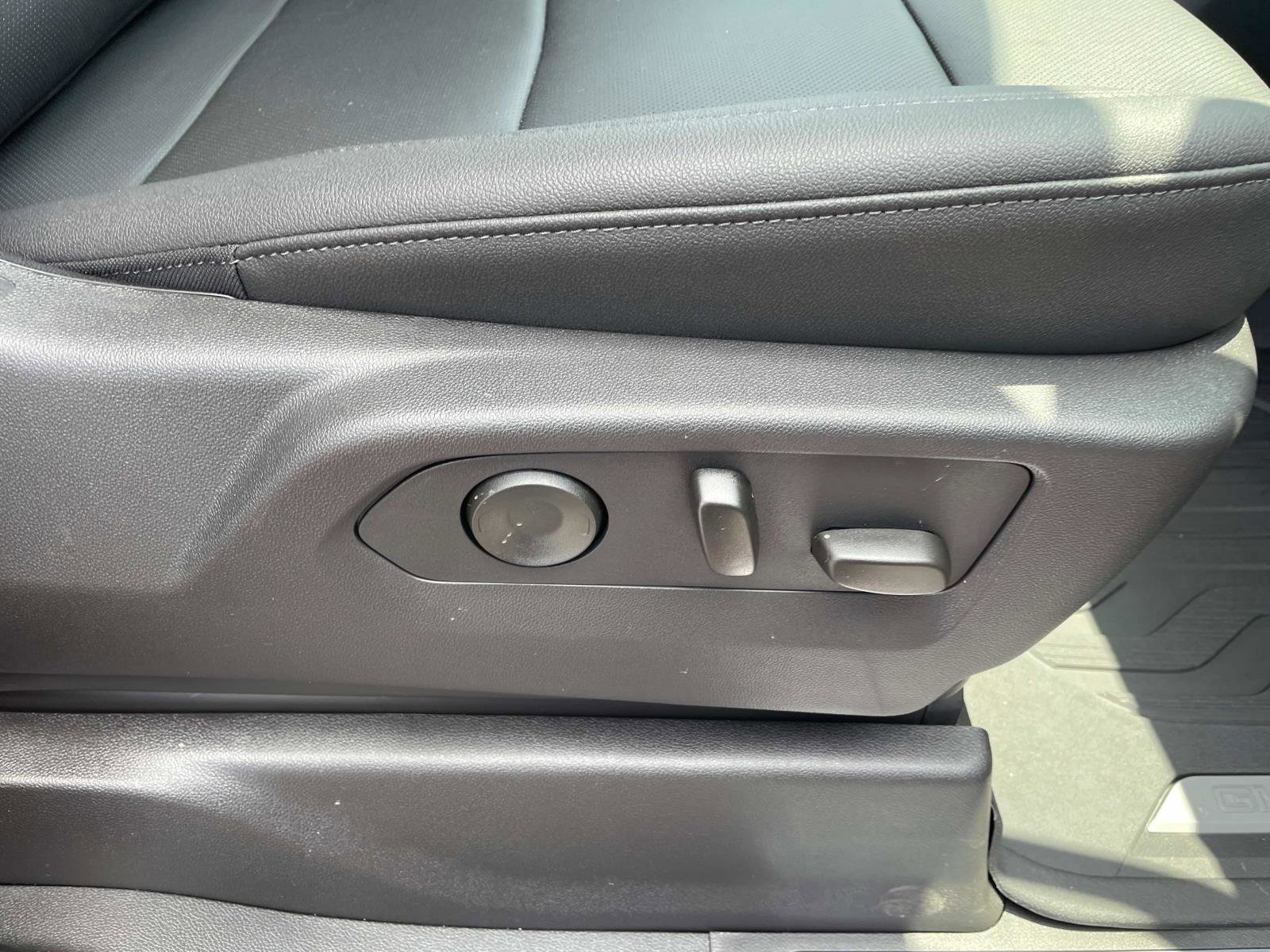 New 2025 GMC Sierra 2500 SLT w/ SLT Premium Package image 26