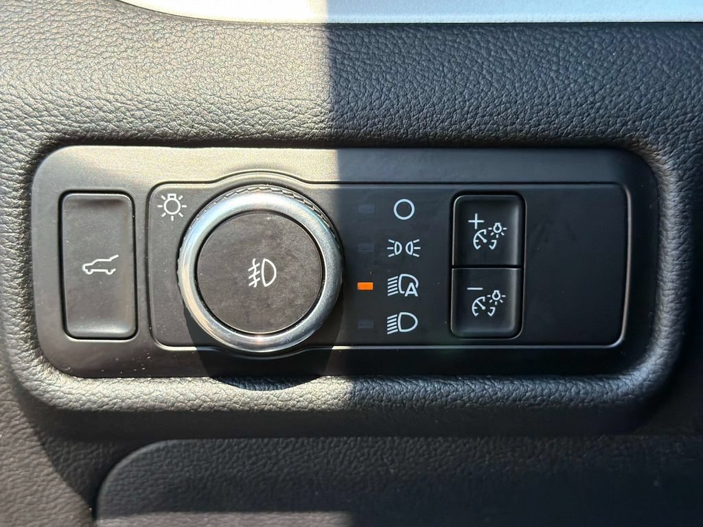 Used 2023 Ford Explorer XLT w/ Equipment Group 202A AWD/4WD image 34