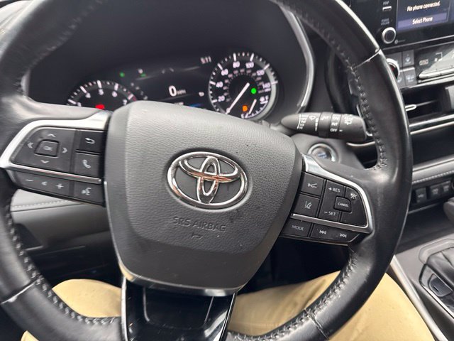 Used 2021 Toyota Highlander XLE AWD/4WD image 24