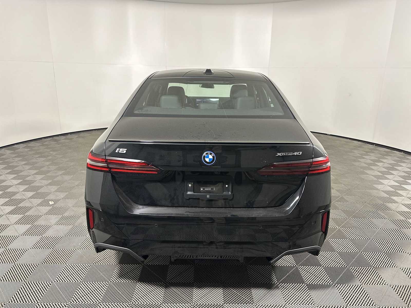 New 2026 BMW i5 eDrive40 w/ M Sport Package image 2