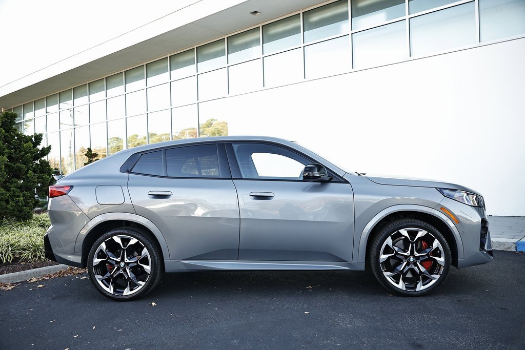 Certified 2025 BMW X2 xDrive28i w/ Technology Package image 4