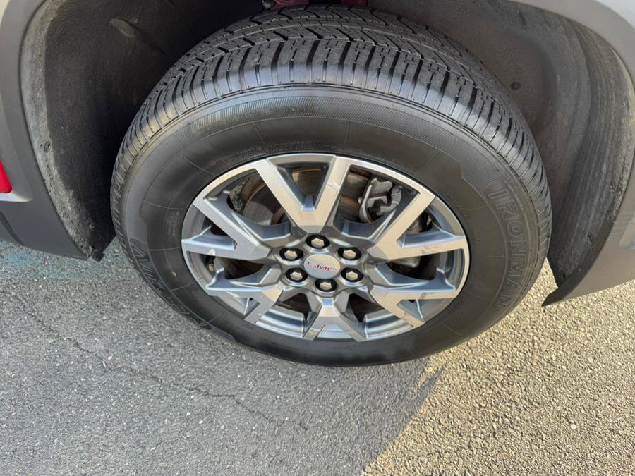 Used 2023 GMC Acadia SLT image 11