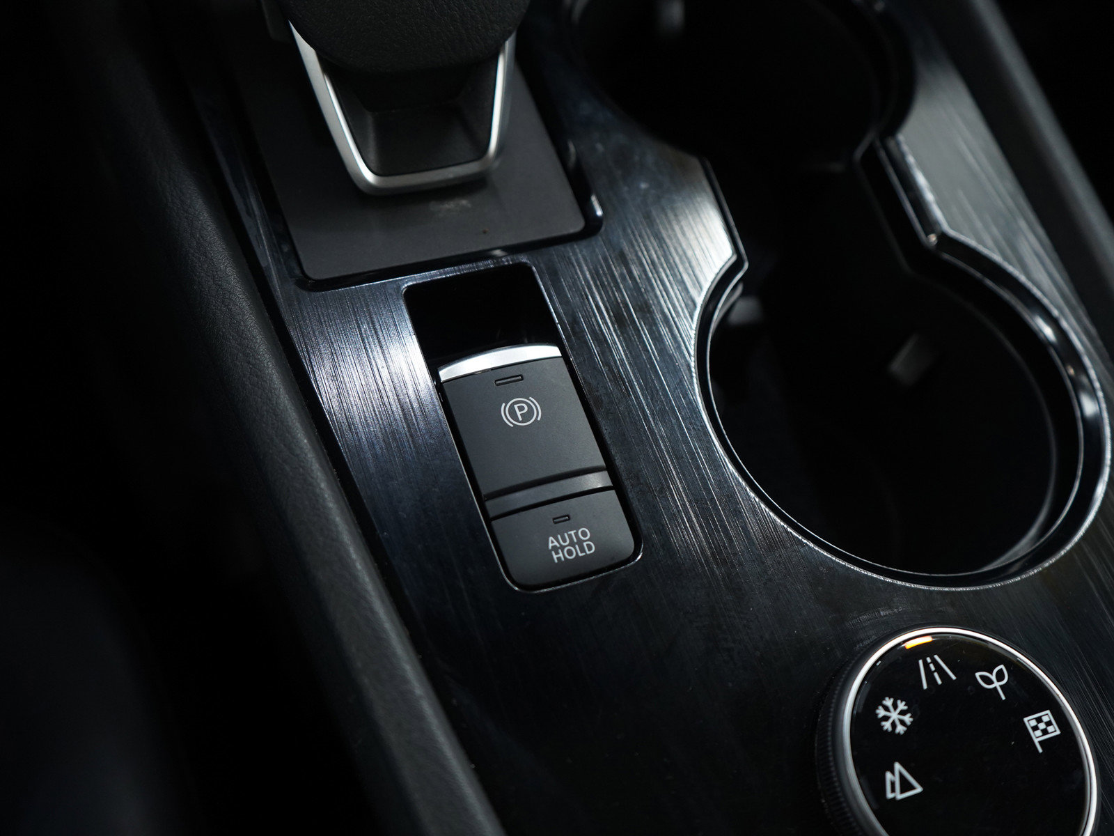 Used 2025 Nissan Rogue SV w/ SV Premium Package image 25