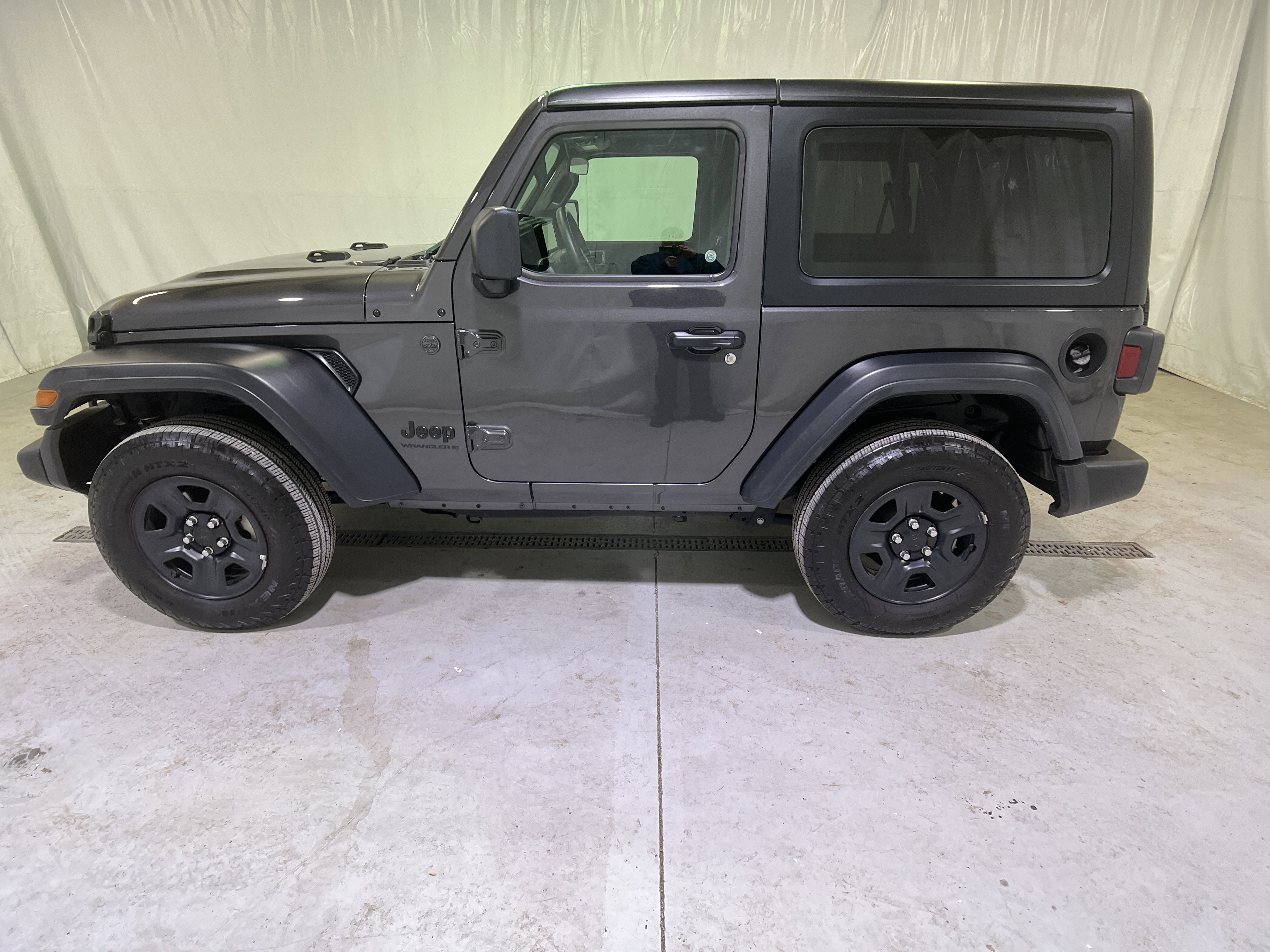 Used 2025 Jeep Wrangler Sport image 7