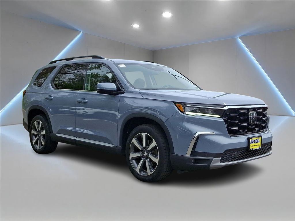Used 2023 Honda Pilot Touring image 3