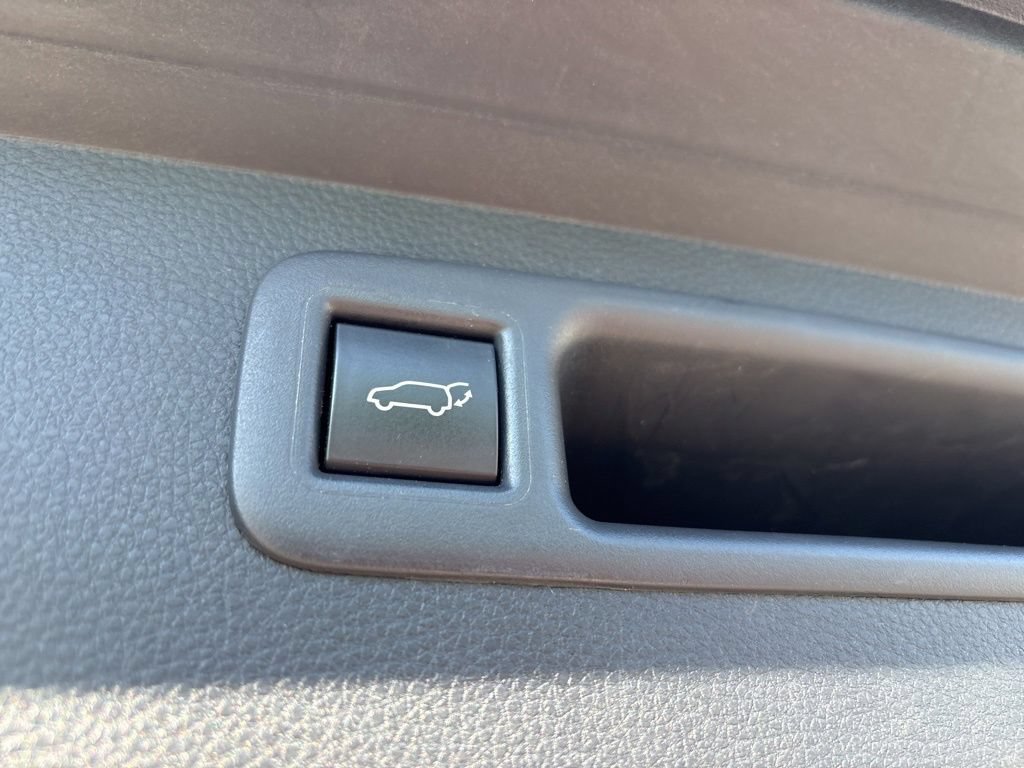Used 2023 Toyota Highlander XLE AWD/4WD image 14