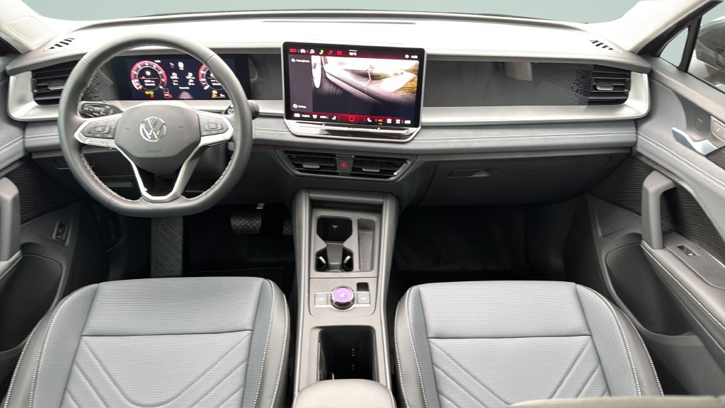 New 2026 Volkswagen Tiguan SE FWD image 11