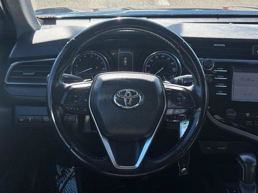 Used 2020 Toyota Camry SE FWD image 12