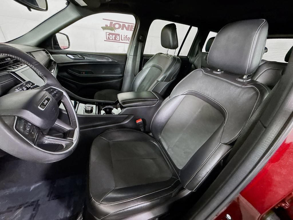 Used 2023 Jeep Grand Cherokee Altitude AWD/4WD image 26