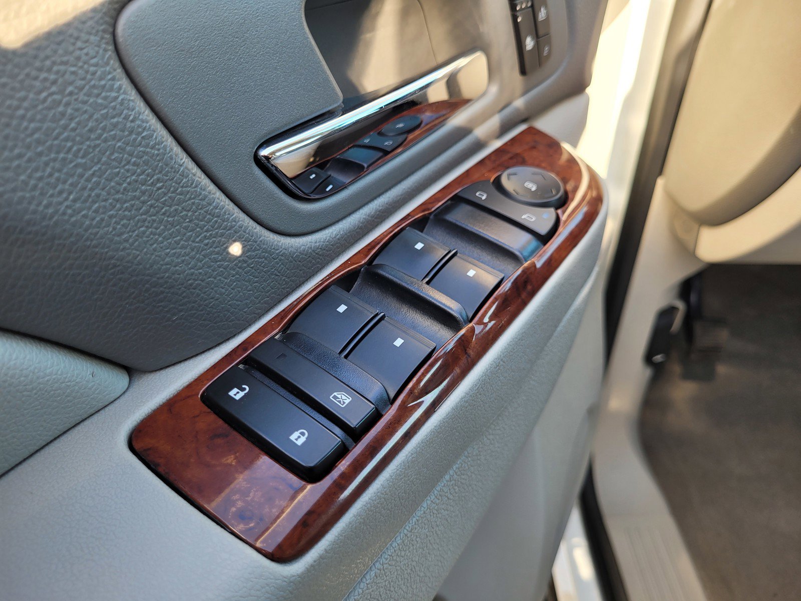 Used 2013 Chevrolet Silverado 3500 LTZ w/ LTZ Plus Package image 26