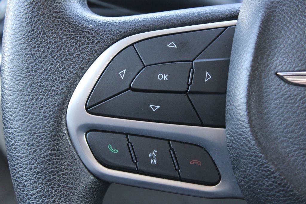 Used 2020 Chrysler Voyager Lxi image 32