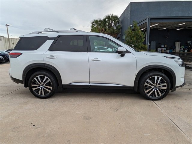 Used 2025 Nissan Pathfinder Platinum w/ Cargo Package image 4