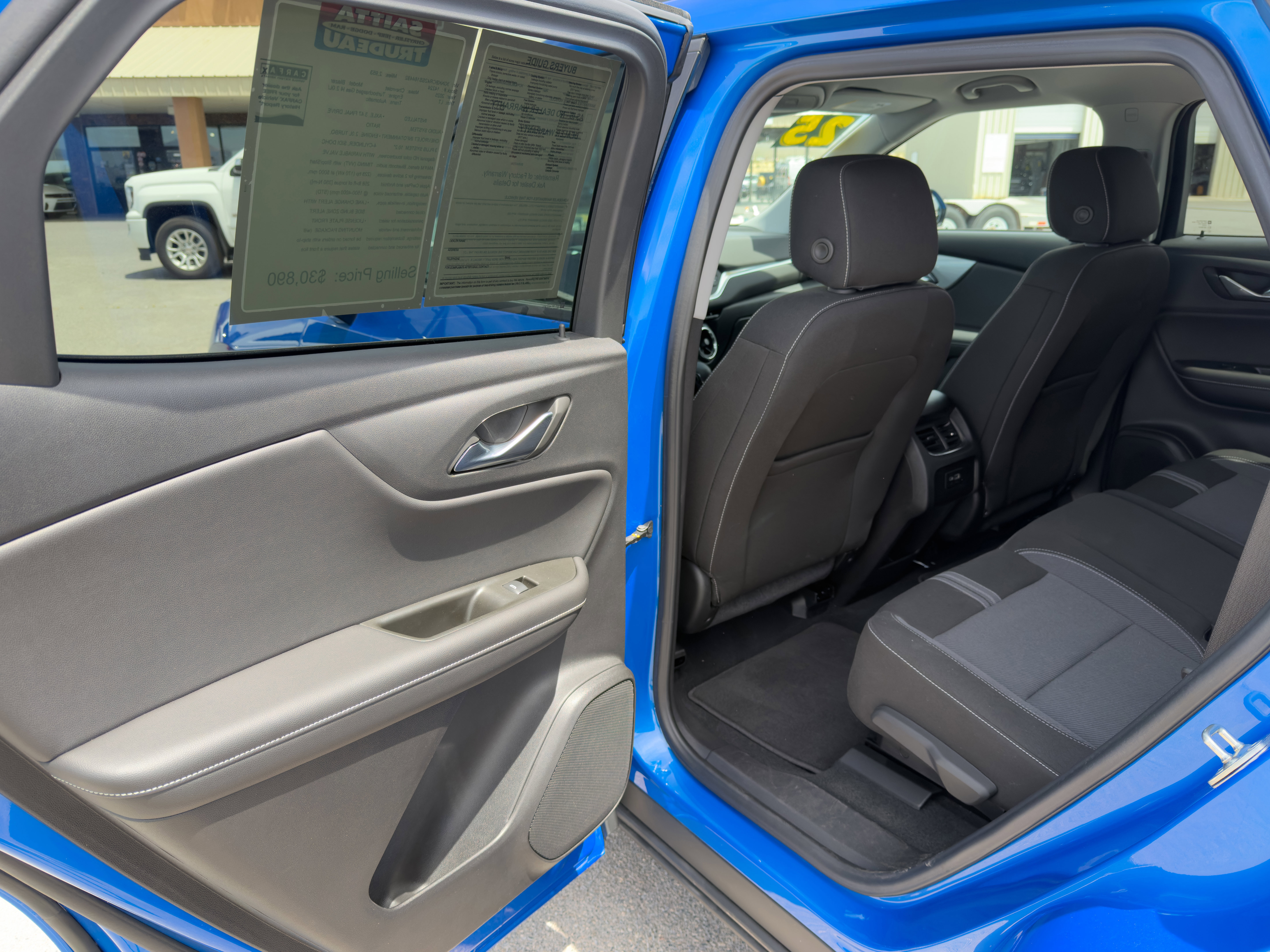 Used 2025 Chevrolet Blazer LT w/ Midnight/Sport Edition FWD image 12