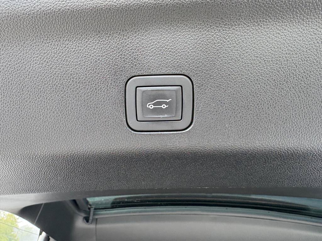 Used 2025 Chevrolet Tahoe Z71 w/ Comfort Package AWD/4WD image 24
