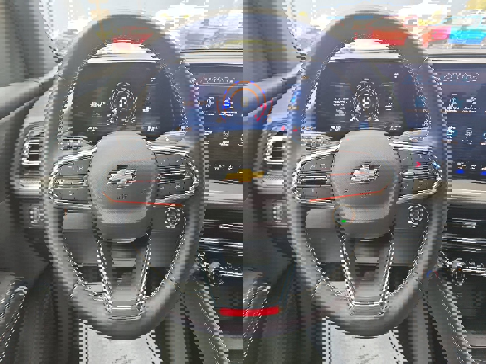 Used 2025 Chevrolet Traverse LT image 12