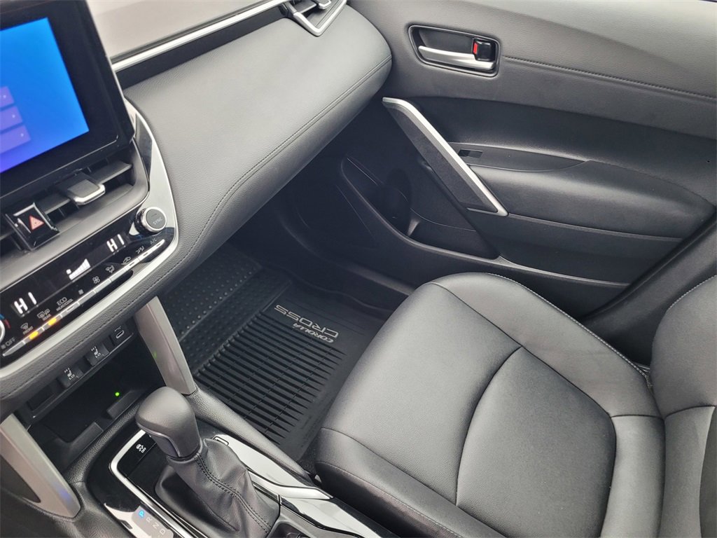 Certified 2025 Toyota Corolla Cross XLE image 14